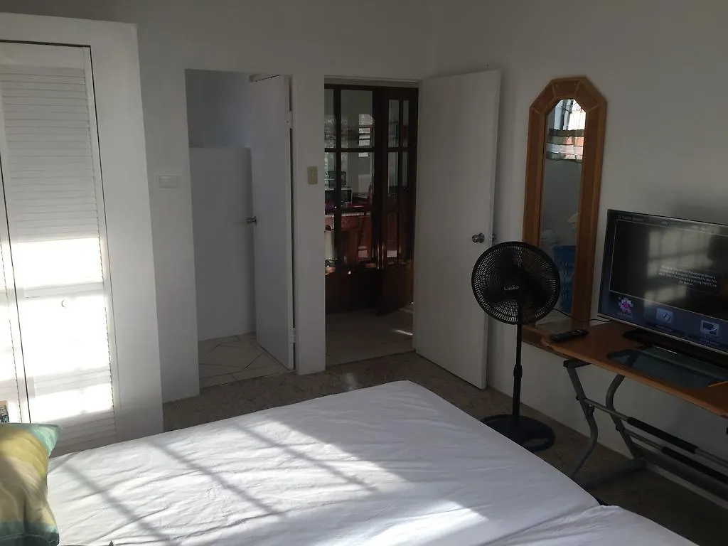 סנט ג'יימס Platinum Coast Apartments ברבדוס