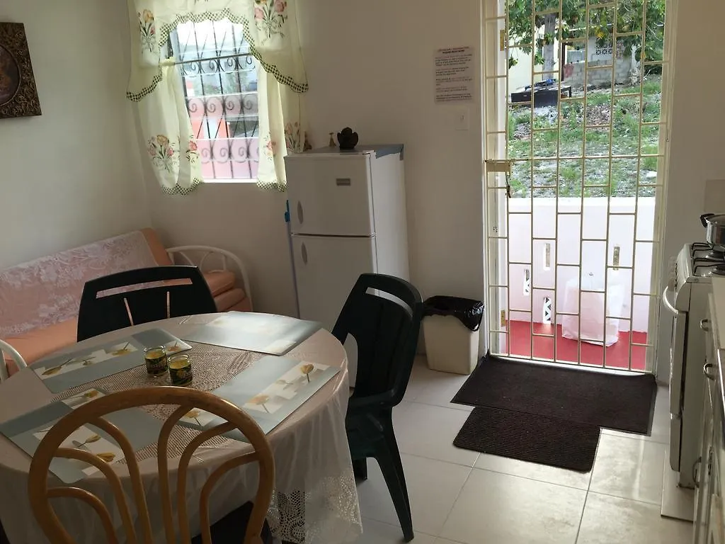 סנט ג'יימס Platinum Coast Apartments סנט ג'יימס